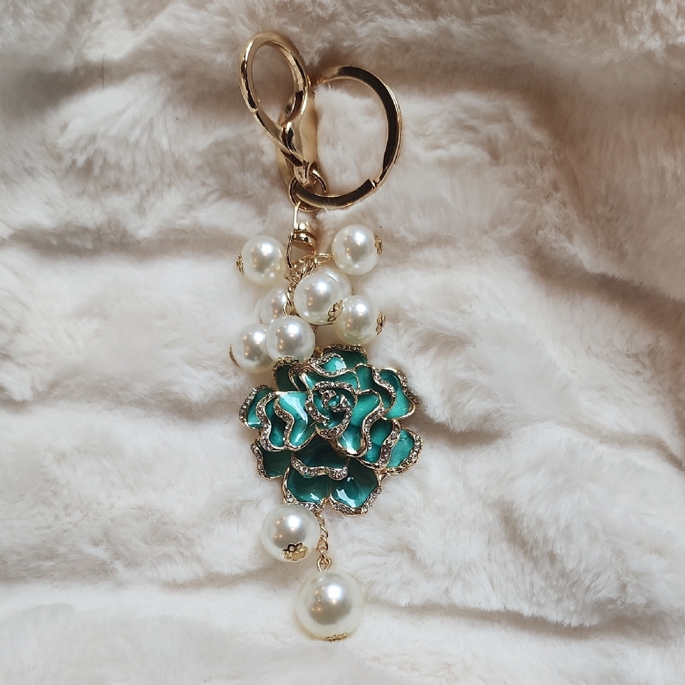 Elegant Gold and Green Floral Keychain